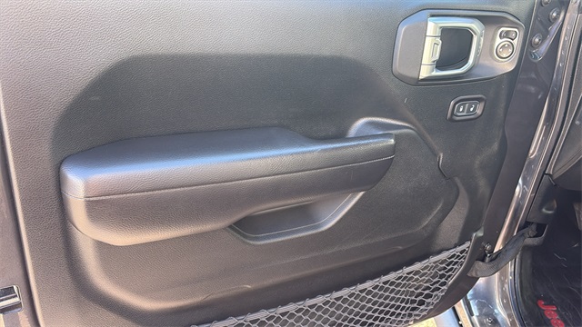 Vehicle image 19 of 29