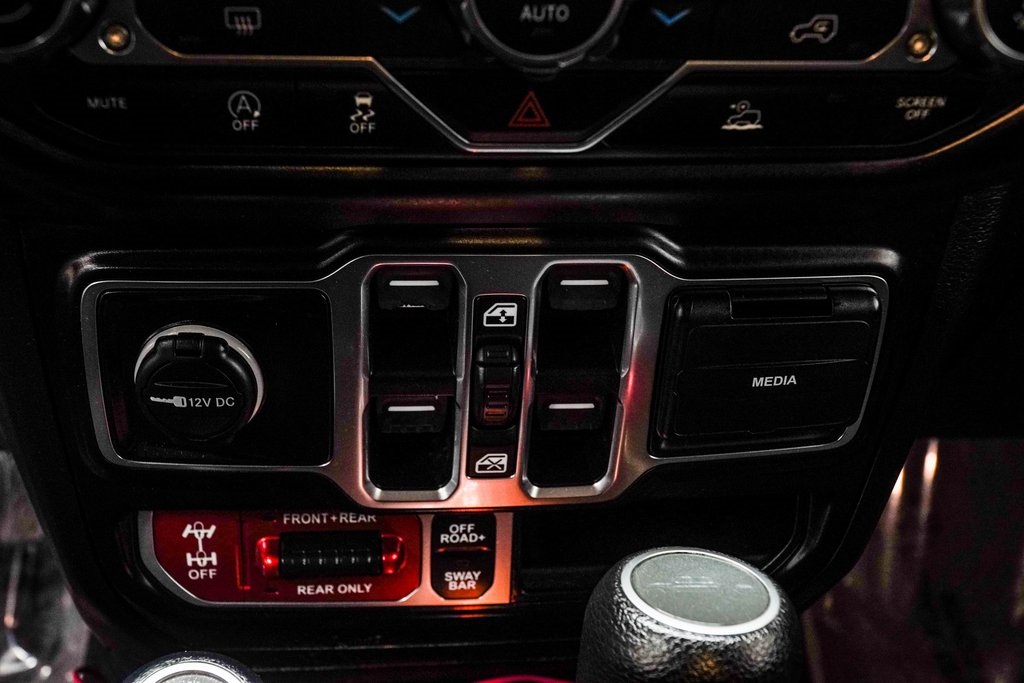 Vehicle image 21 of 36