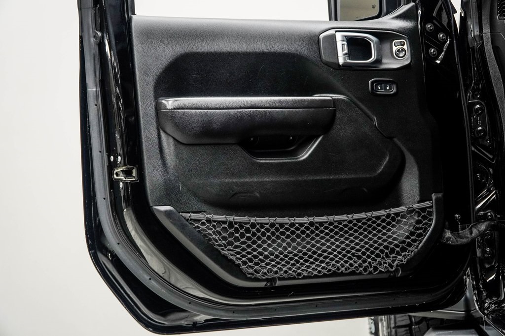 Vehicle image 32 of 36