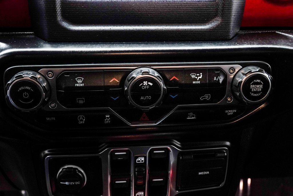 Vehicle image 22 of 36