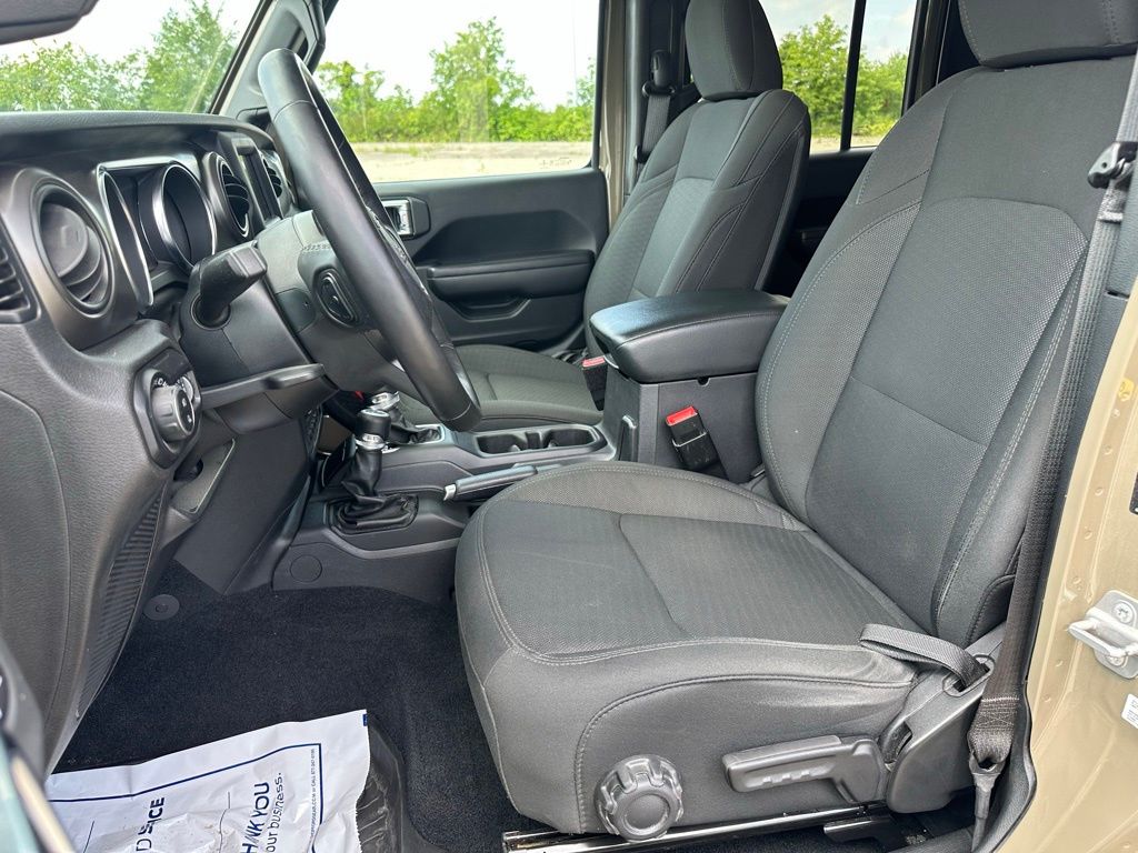 Vehicle image 10 of 20