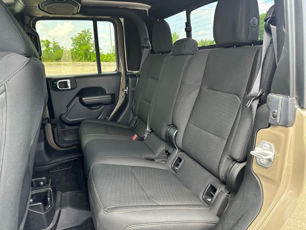 Vehicle image 11 of 20