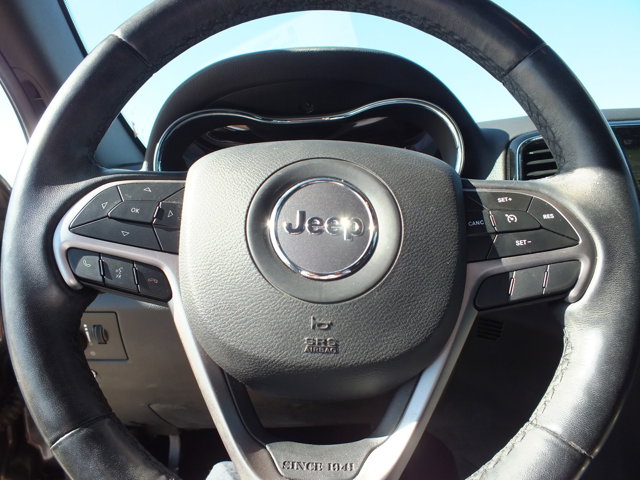Vehicle image 17 of 22