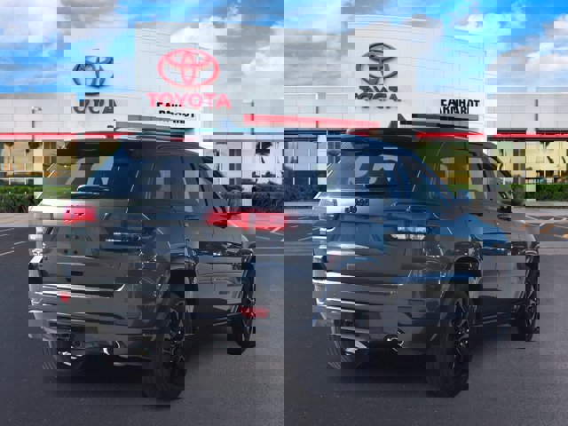 Vehicle image 4 of 22