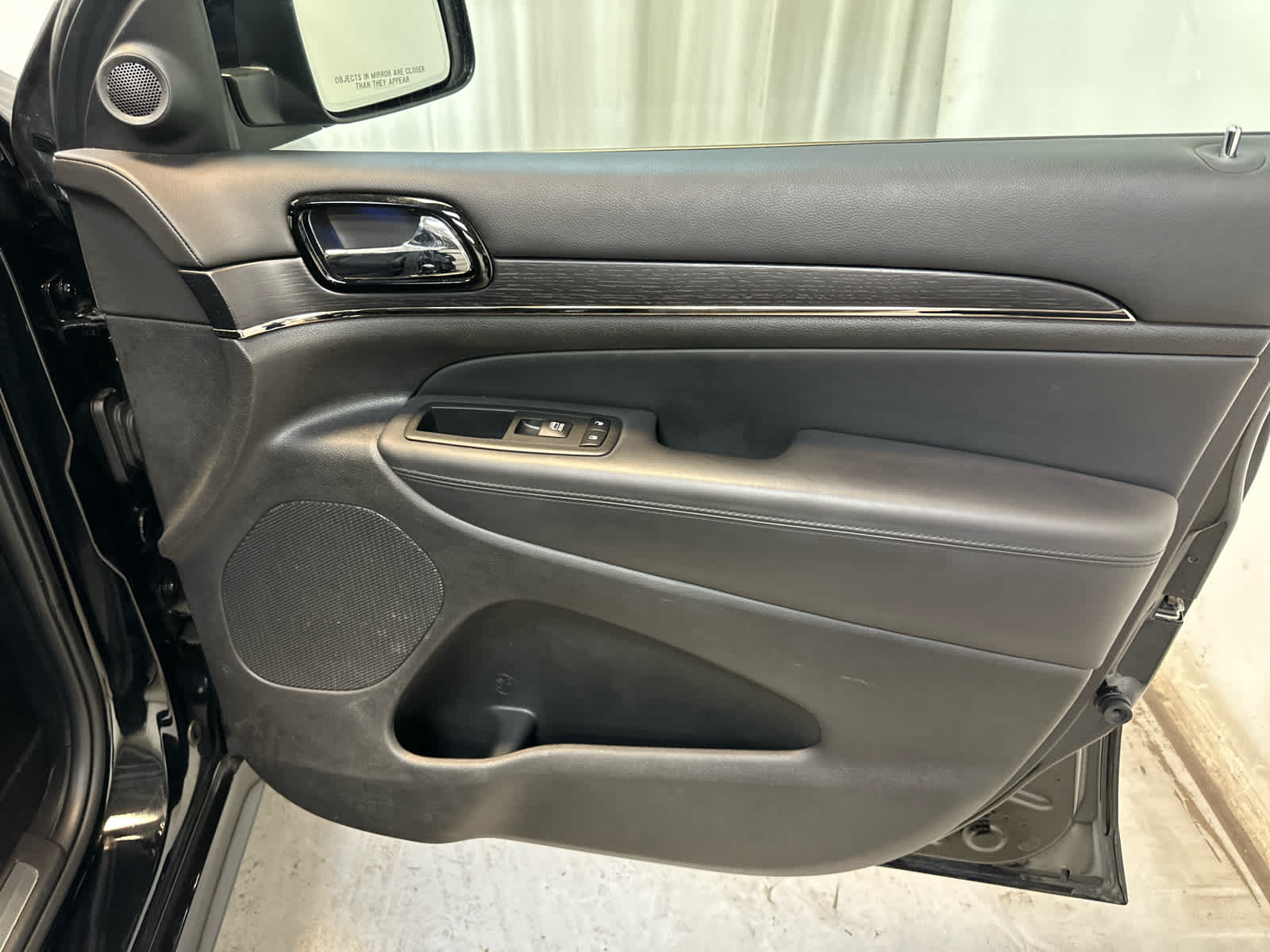 Vehicle image 26 of 30