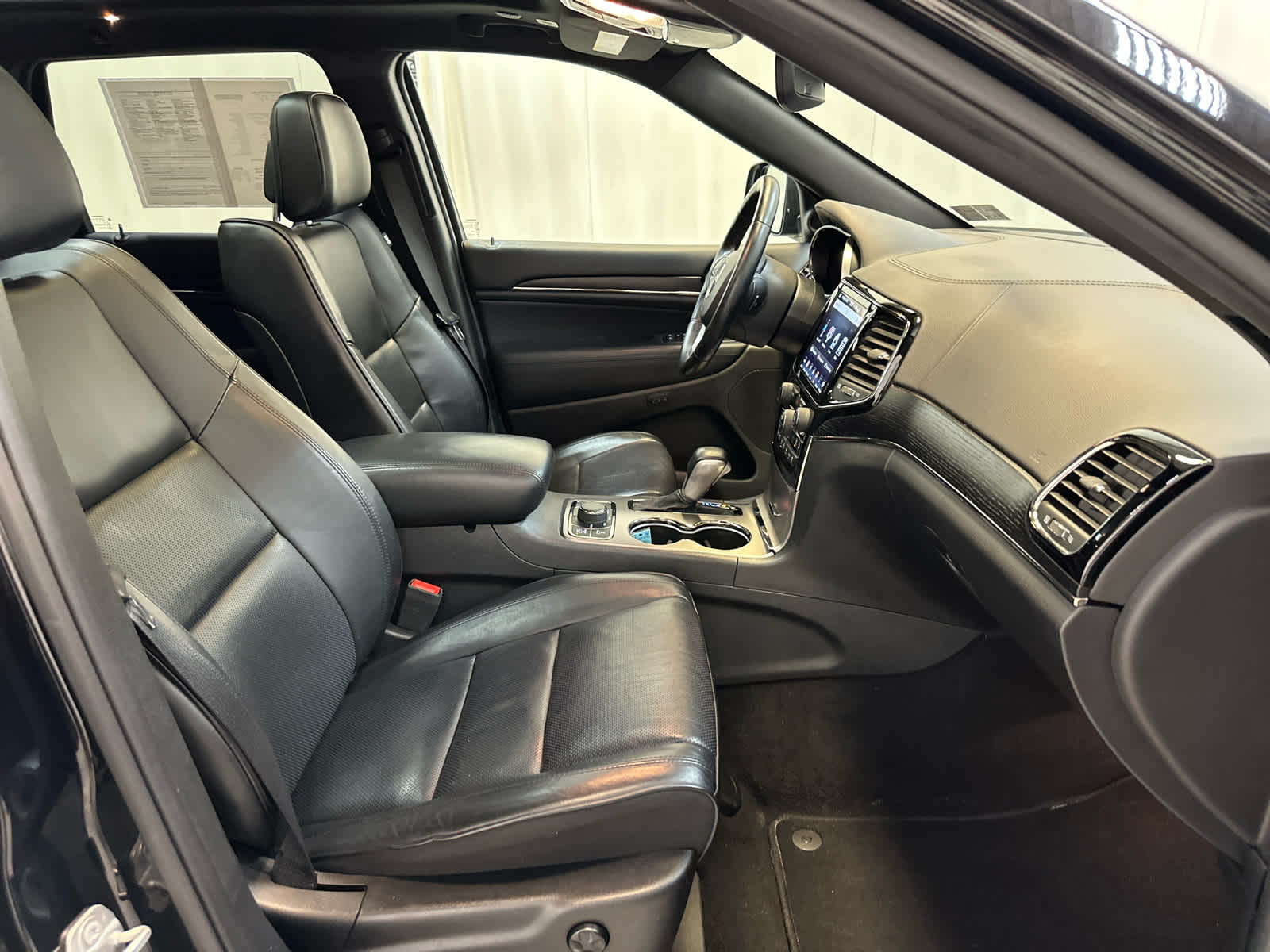 Vehicle image 11 of 30