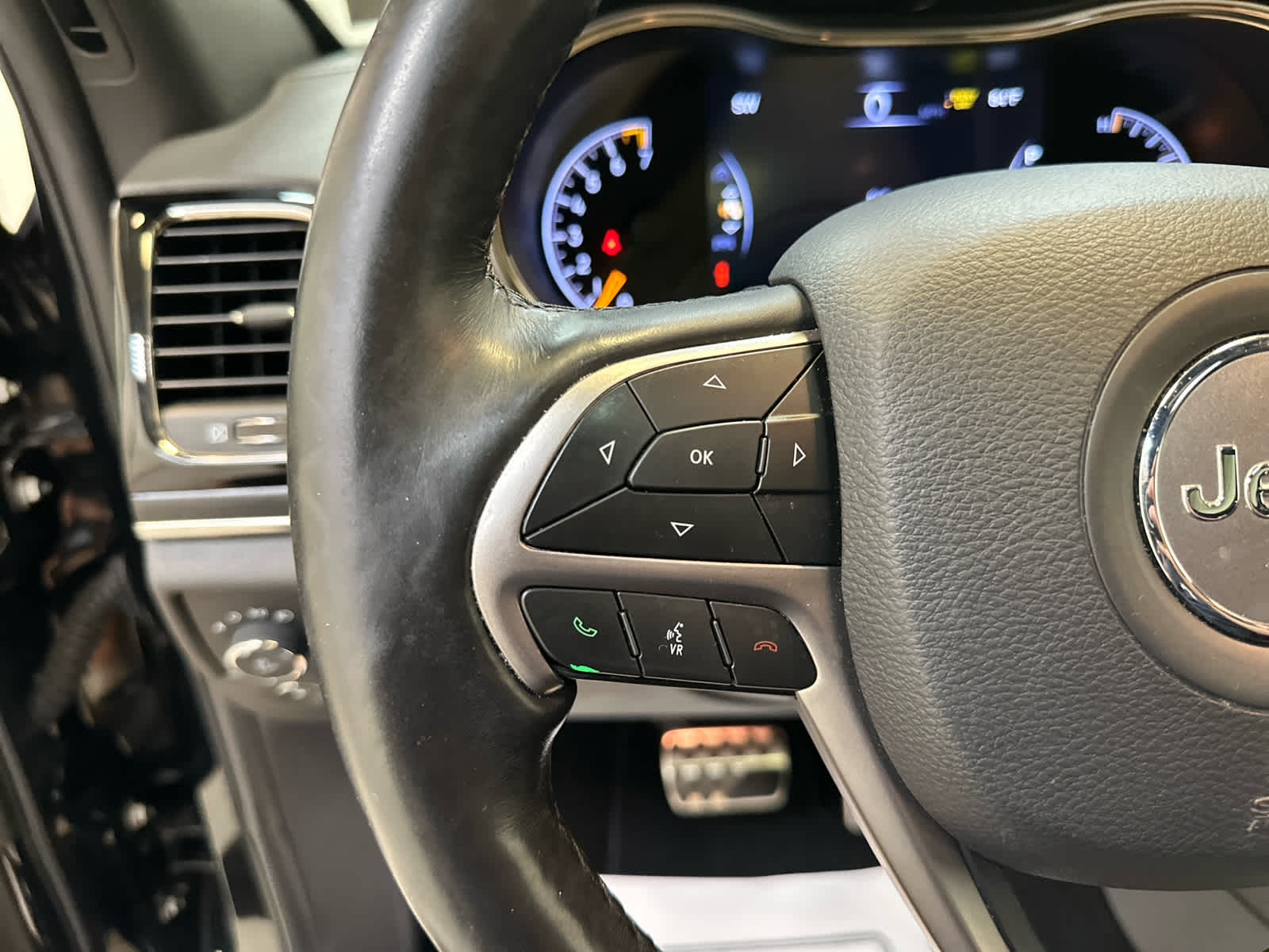 Vehicle image 14 of 30