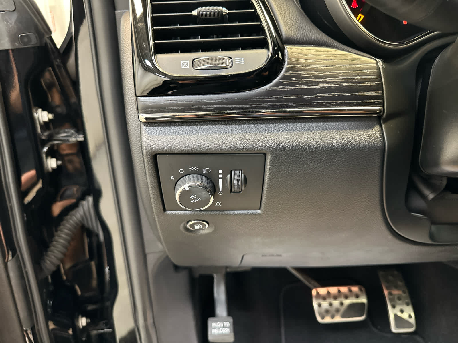 Vehicle image 29 of 30