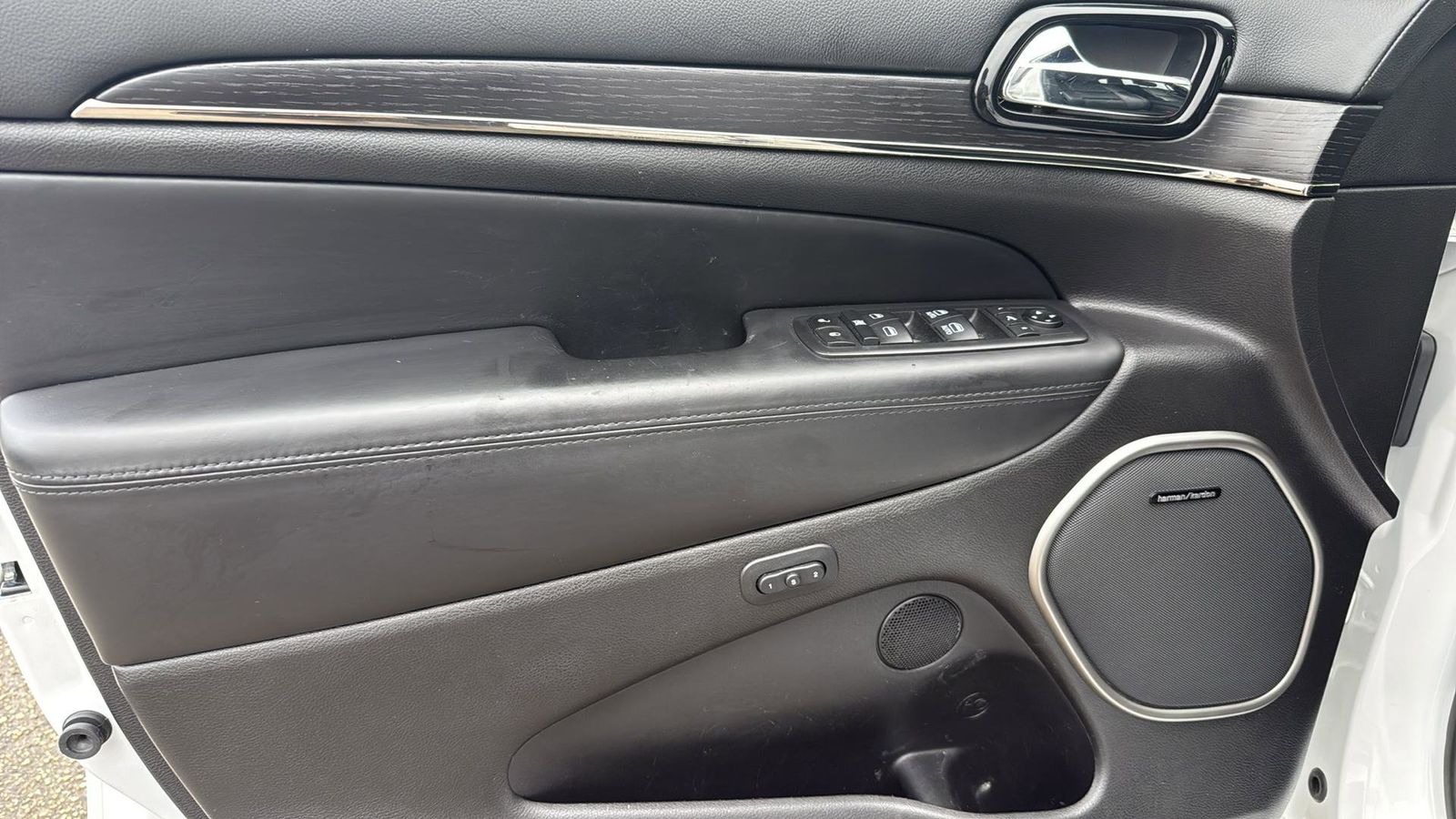 Vehicle image 14 of 31