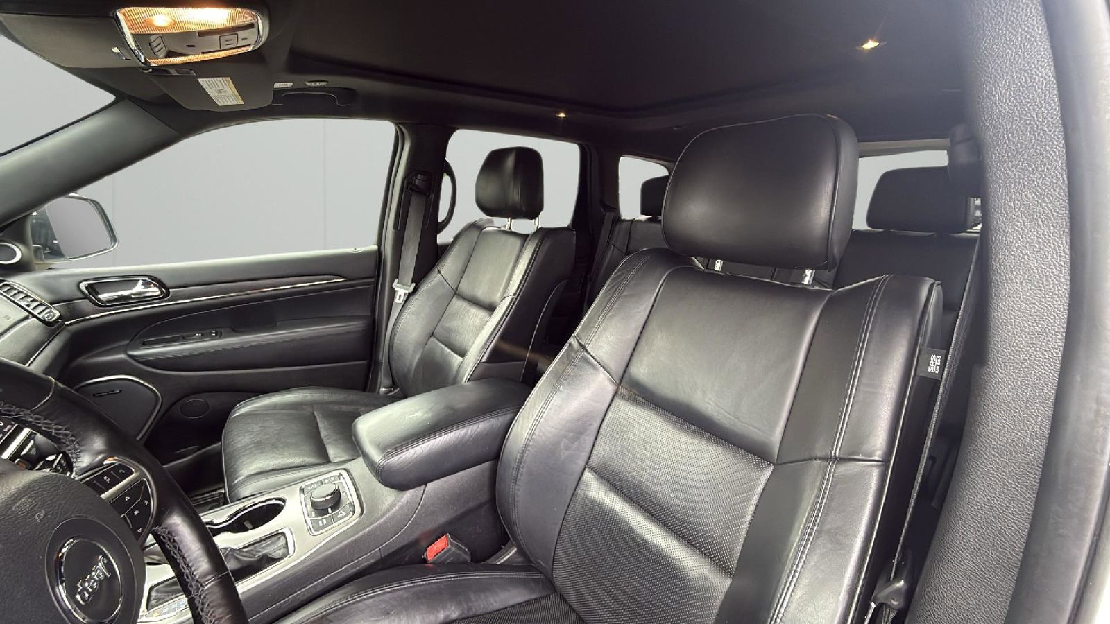 Vehicle image 12 of 31