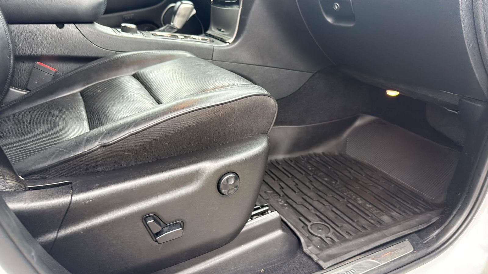 Vehicle image 27 of 31
