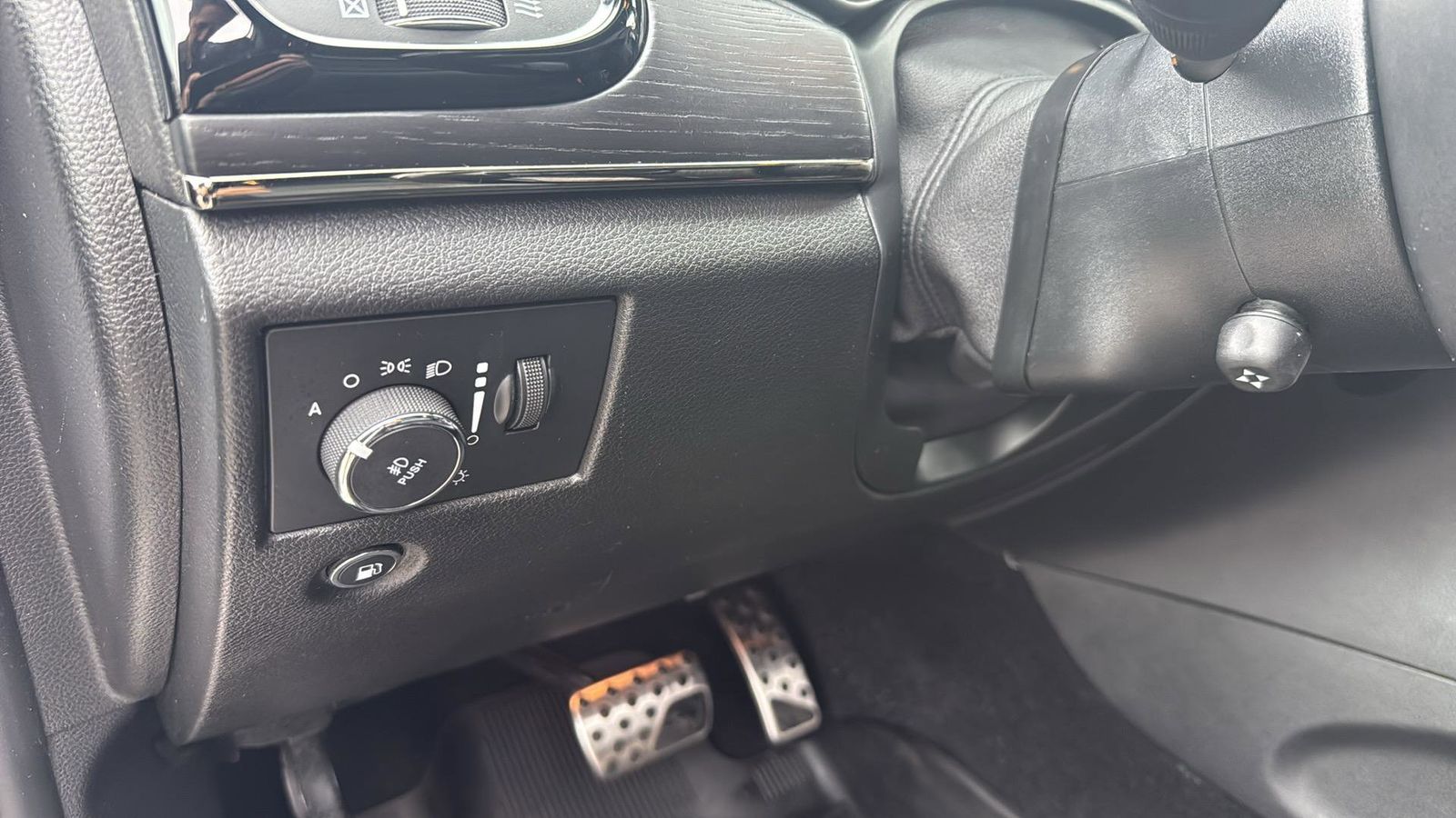 Vehicle image 20 of 31
