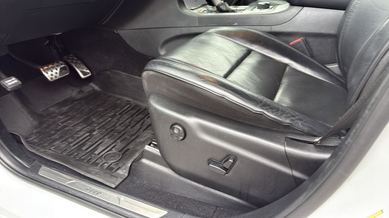Vehicle image 13 of 31