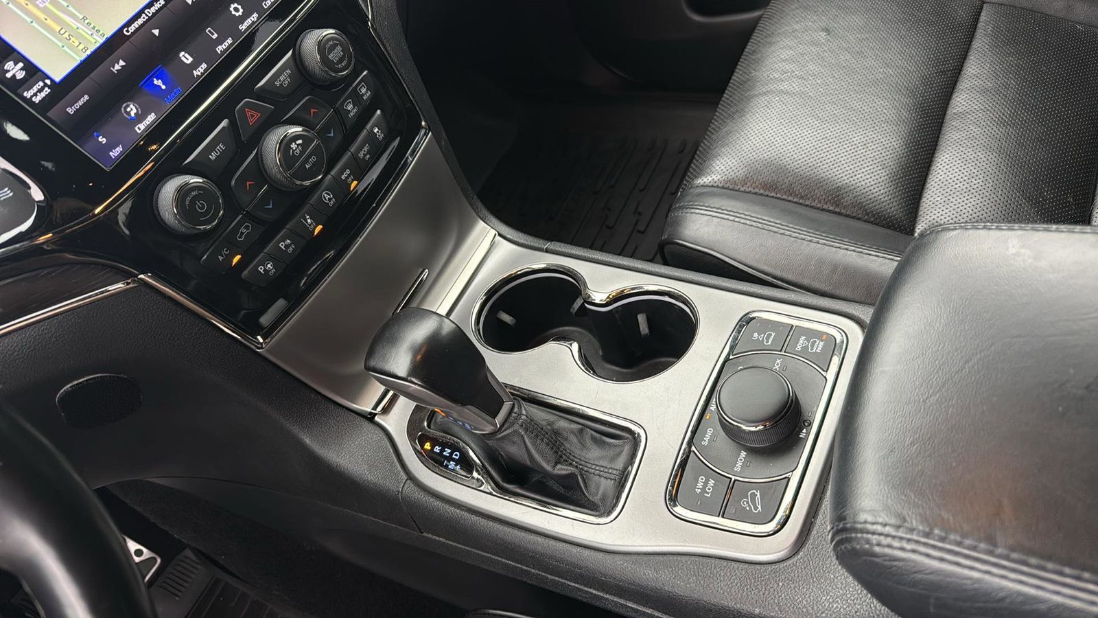Vehicle image 23 of 31