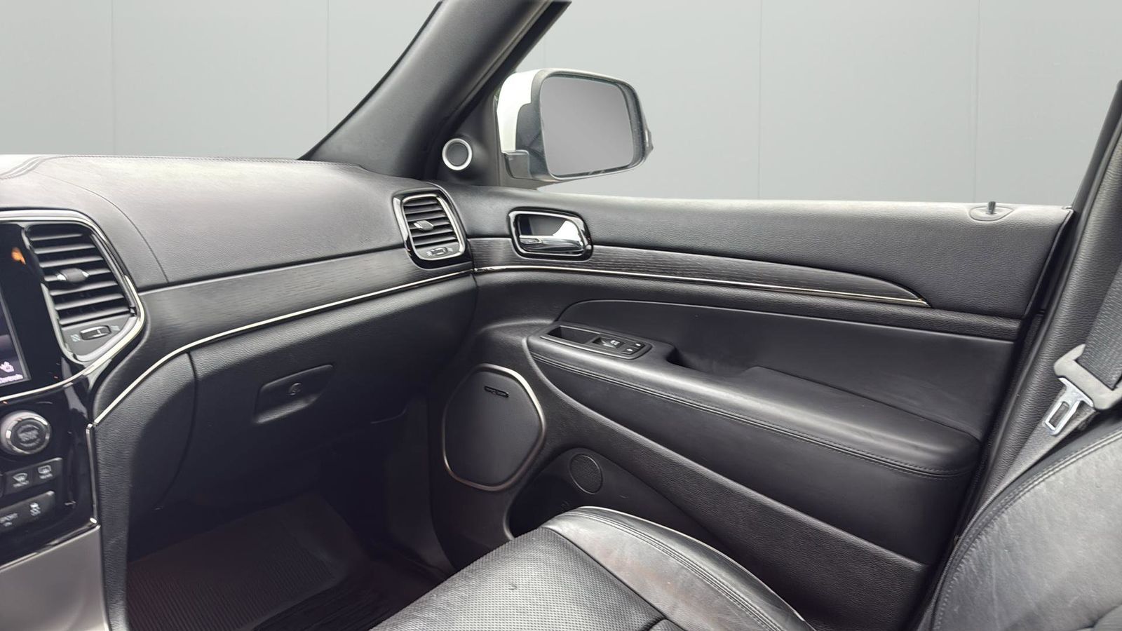Vehicle image 26 of 31