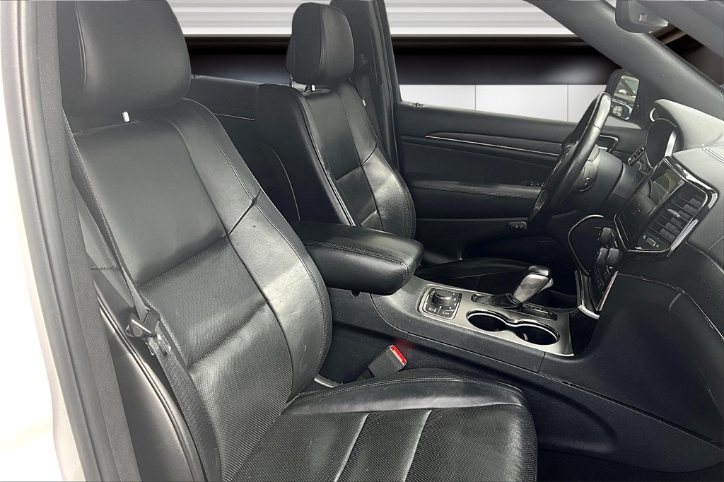 Vehicle image 9 of 41