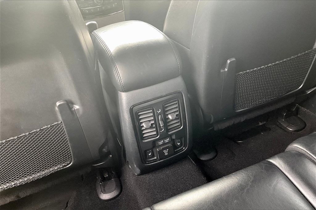Vehicle image 32 of 41