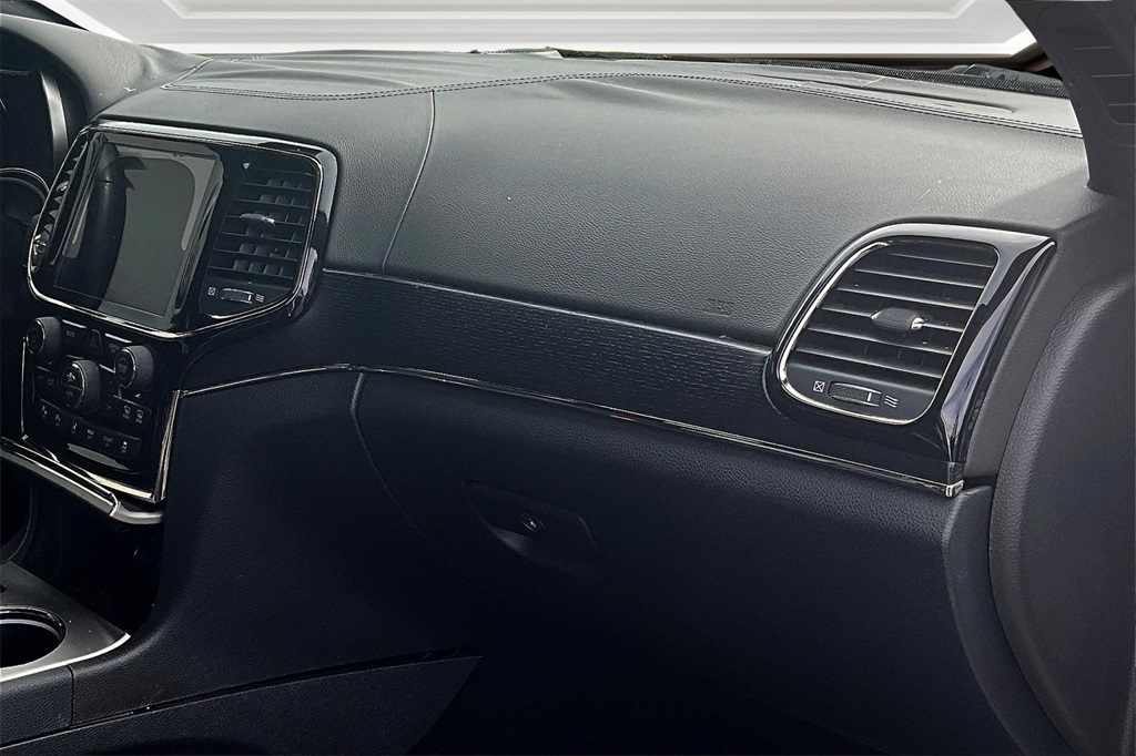 Vehicle image 17 of 41