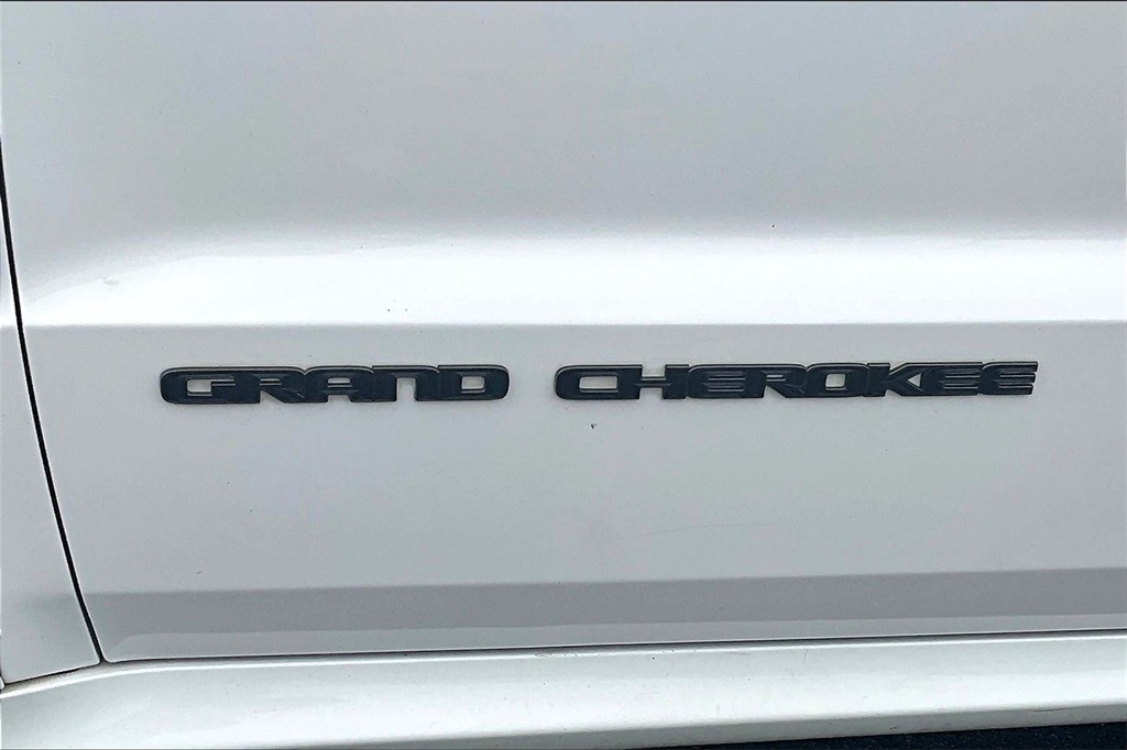 Vehicle image 10 of 41
