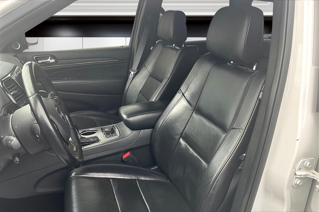 Vehicle image 25 of 41