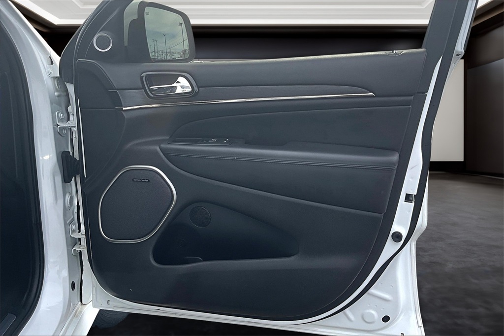 Vehicle image 24 of 41