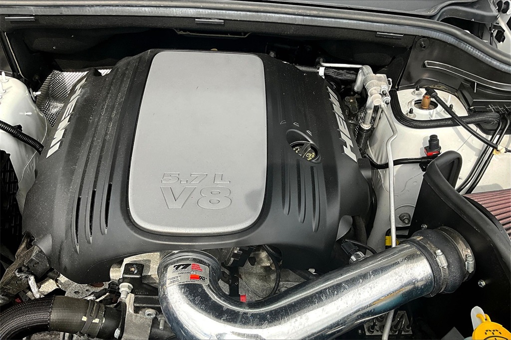 Vehicle image 33 of 41