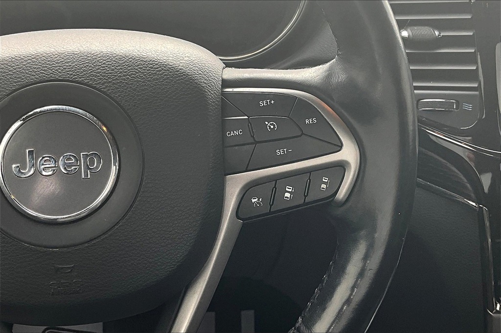 Vehicle image 19 of 41