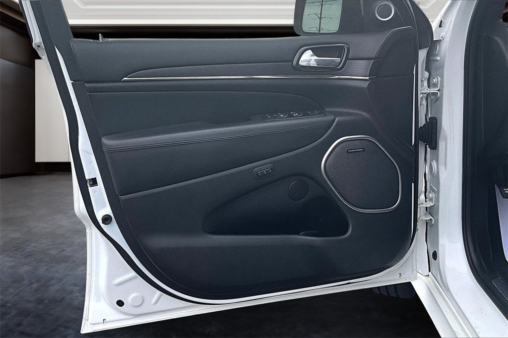 Vehicle image 23 of 41