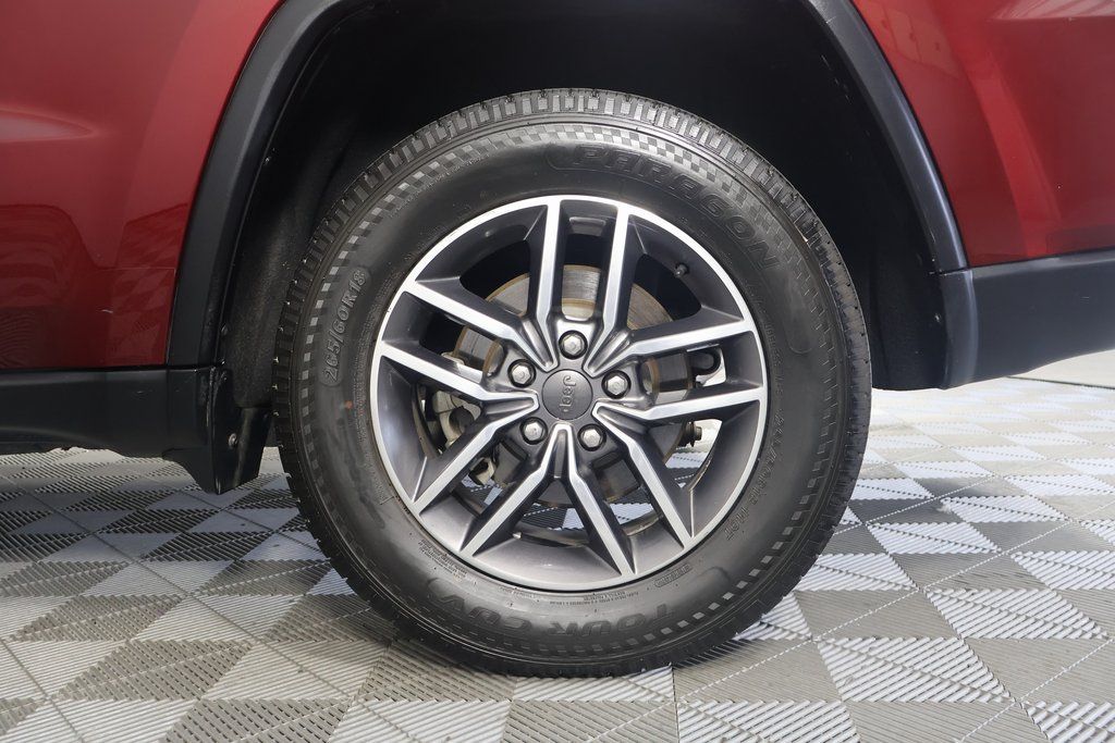 Vehicle image 16 of 17