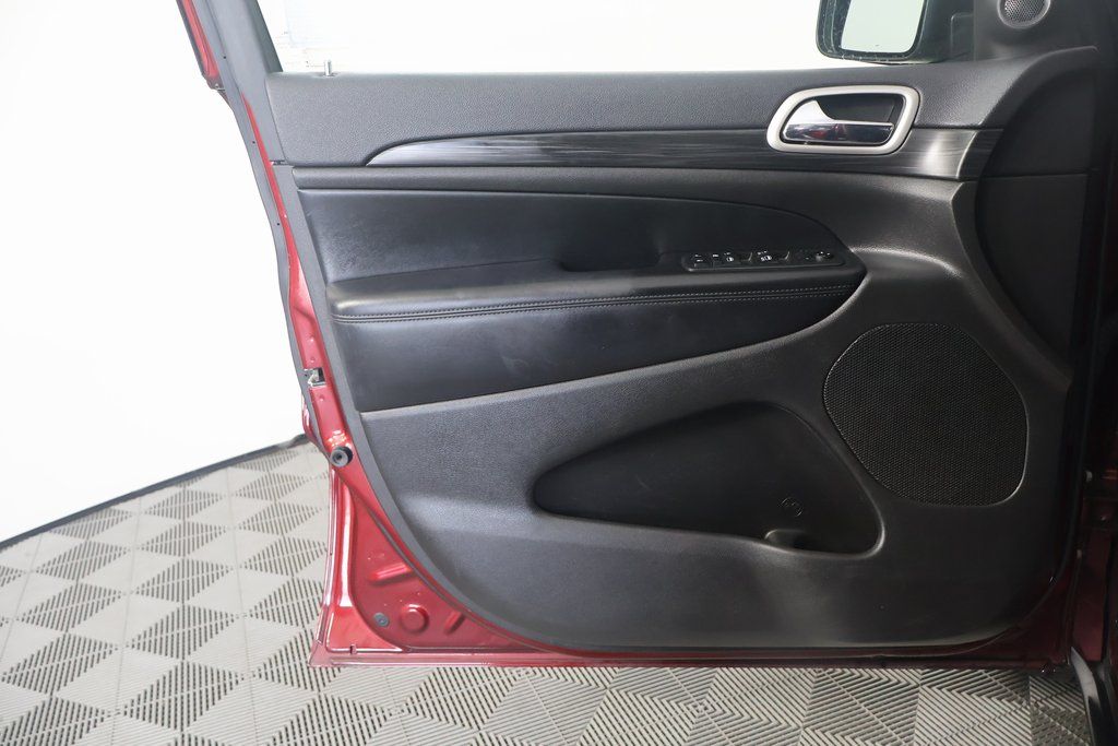 Vehicle image 12 of 17