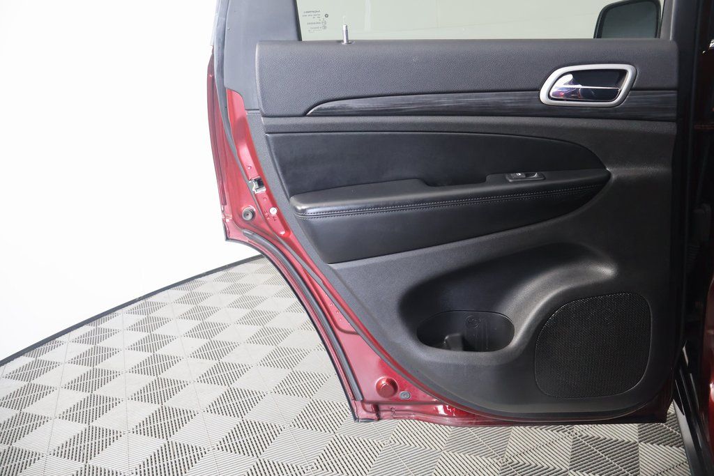 Vehicle image 13 of 17