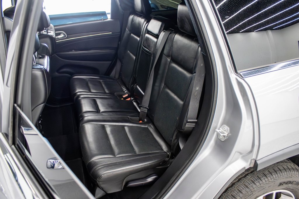 Vehicle image 11 of 44