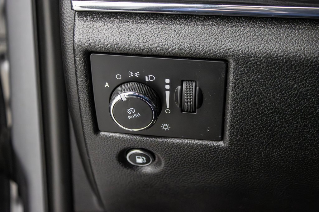 Vehicle image 26 of 44