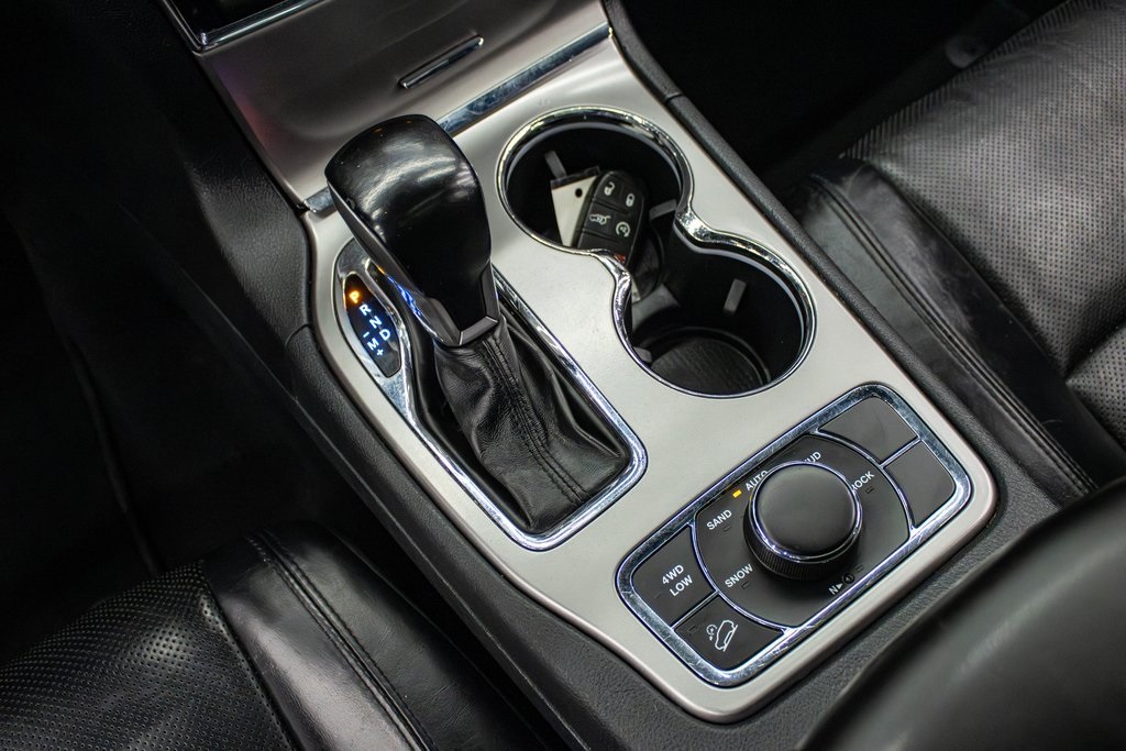 Vehicle image 25 of 44