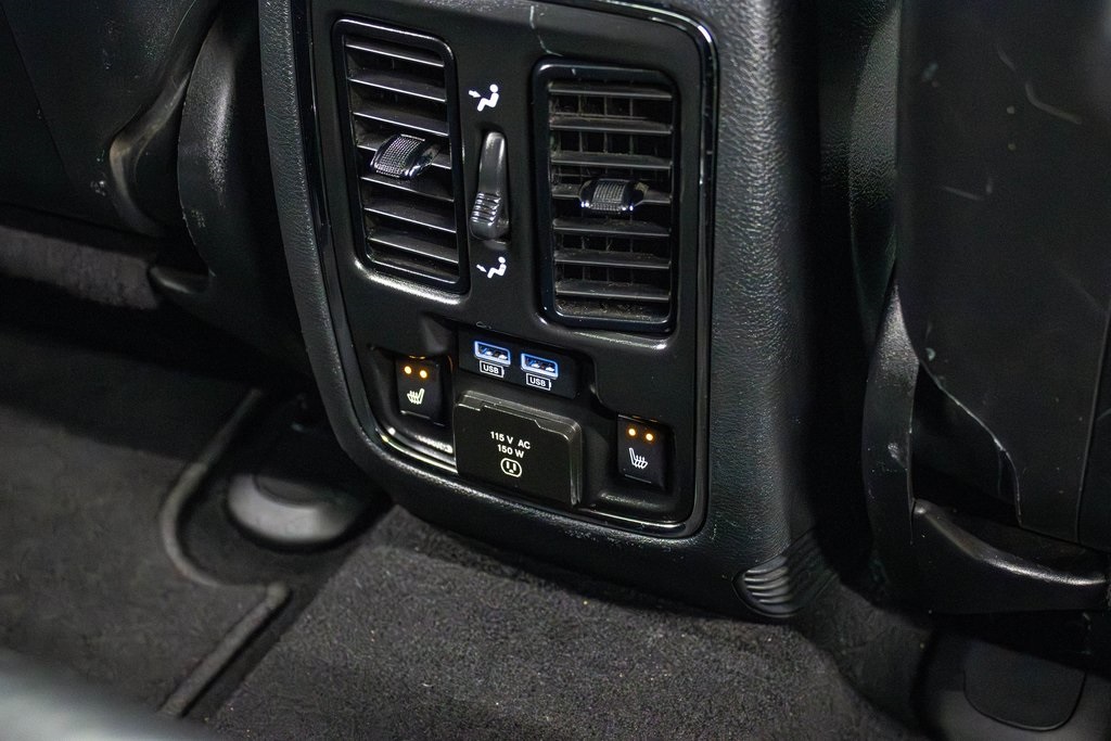 Vehicle image 27 of 44