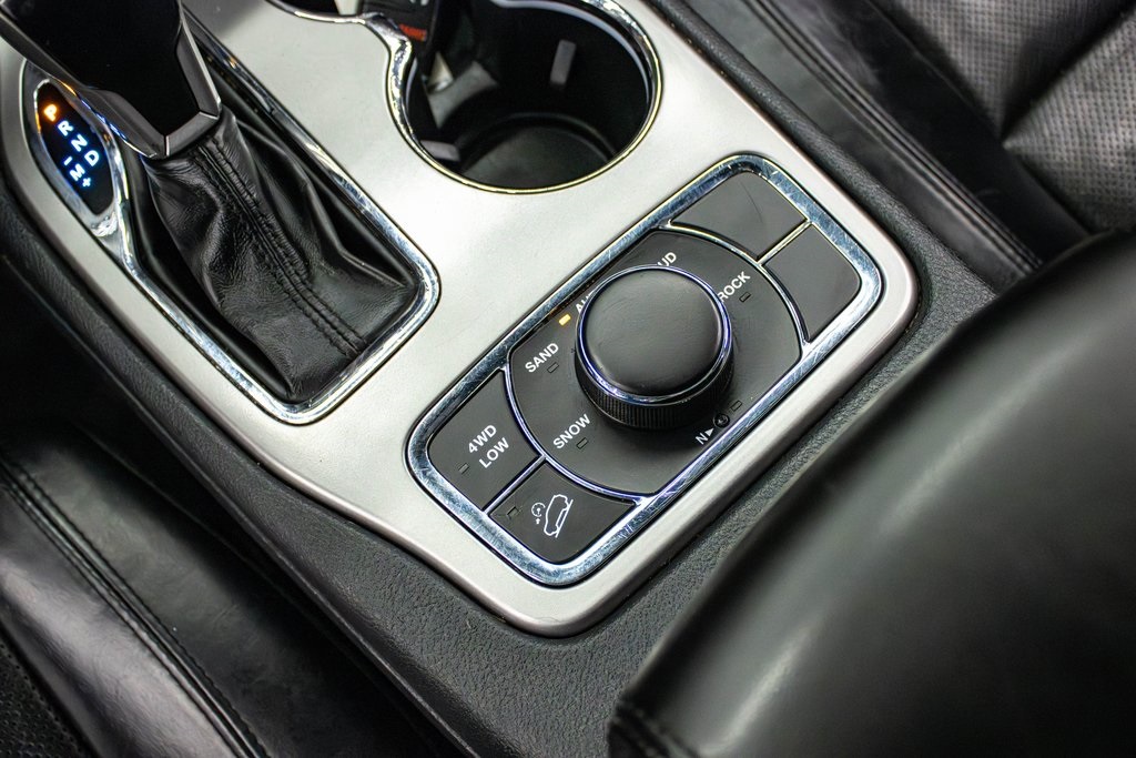 Vehicle image 24 of 44
