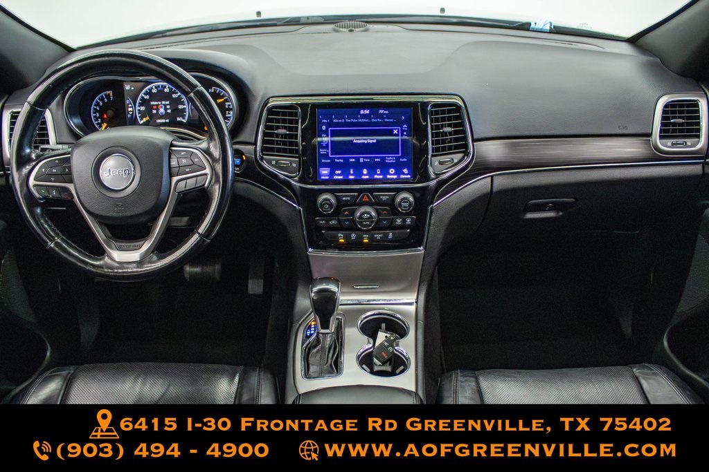 Vehicle image 33 of 44