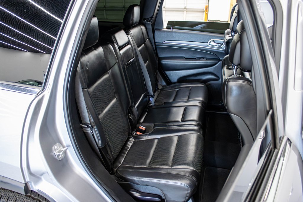 Vehicle image 9 of 44