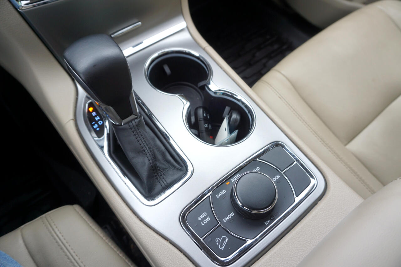 Vehicle image 25 of 30