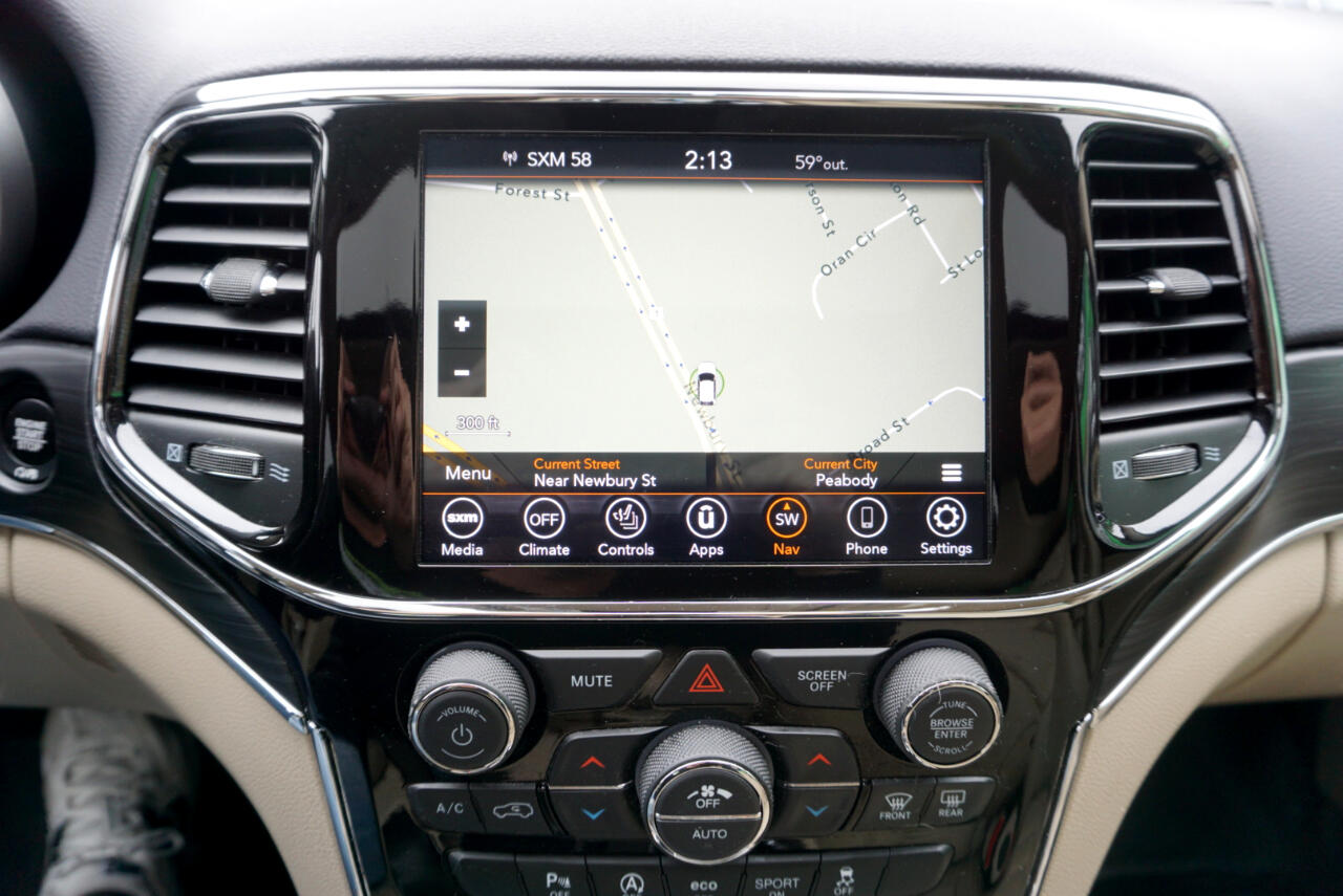 Vehicle image 21 of 30