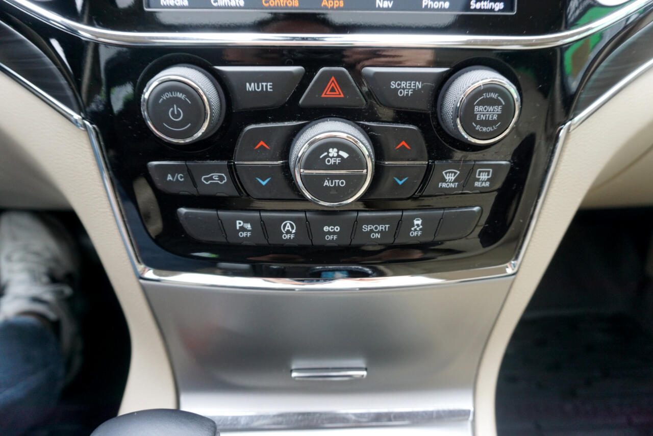 Vehicle image 24 of 30