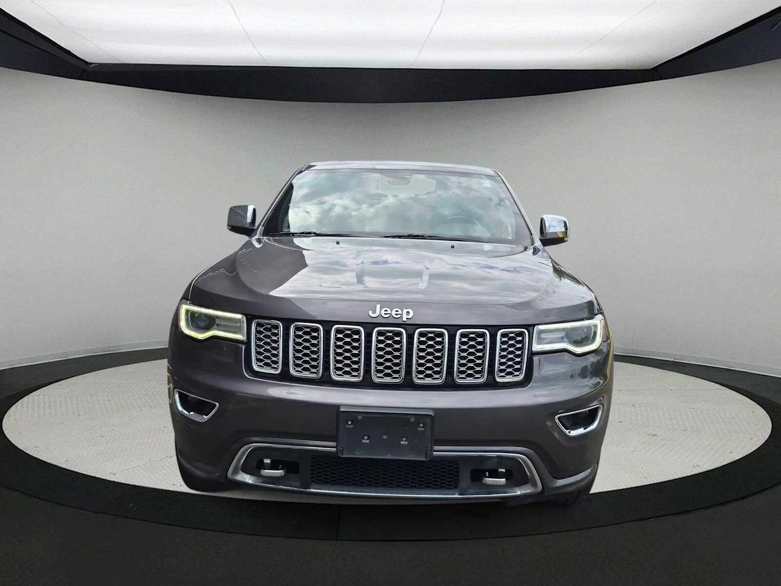 2020 Jeep Grand Cherokee Overland Image 3 of 31