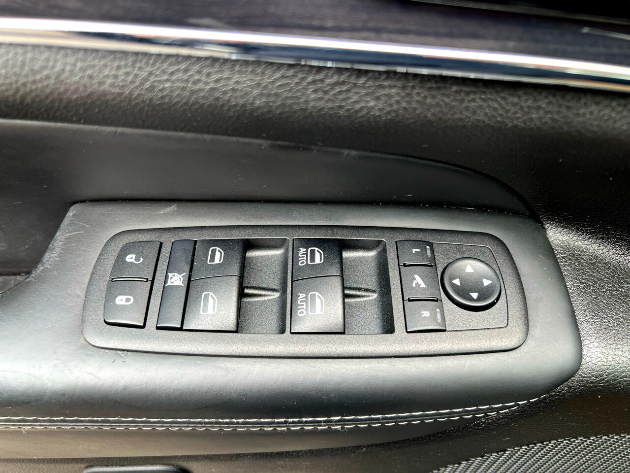 Vehicle image 30 of 42