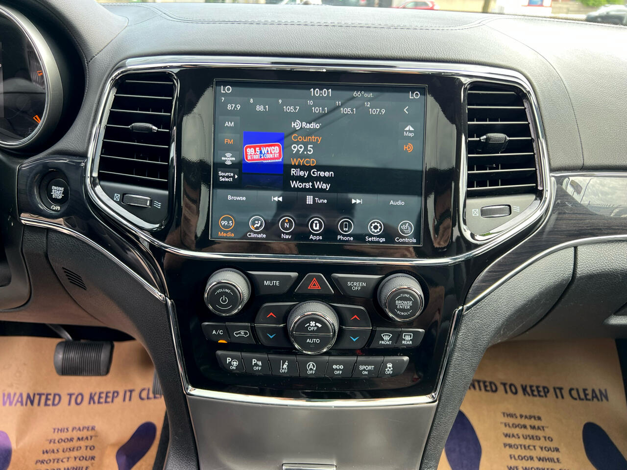 Vehicle image 17 of 42
