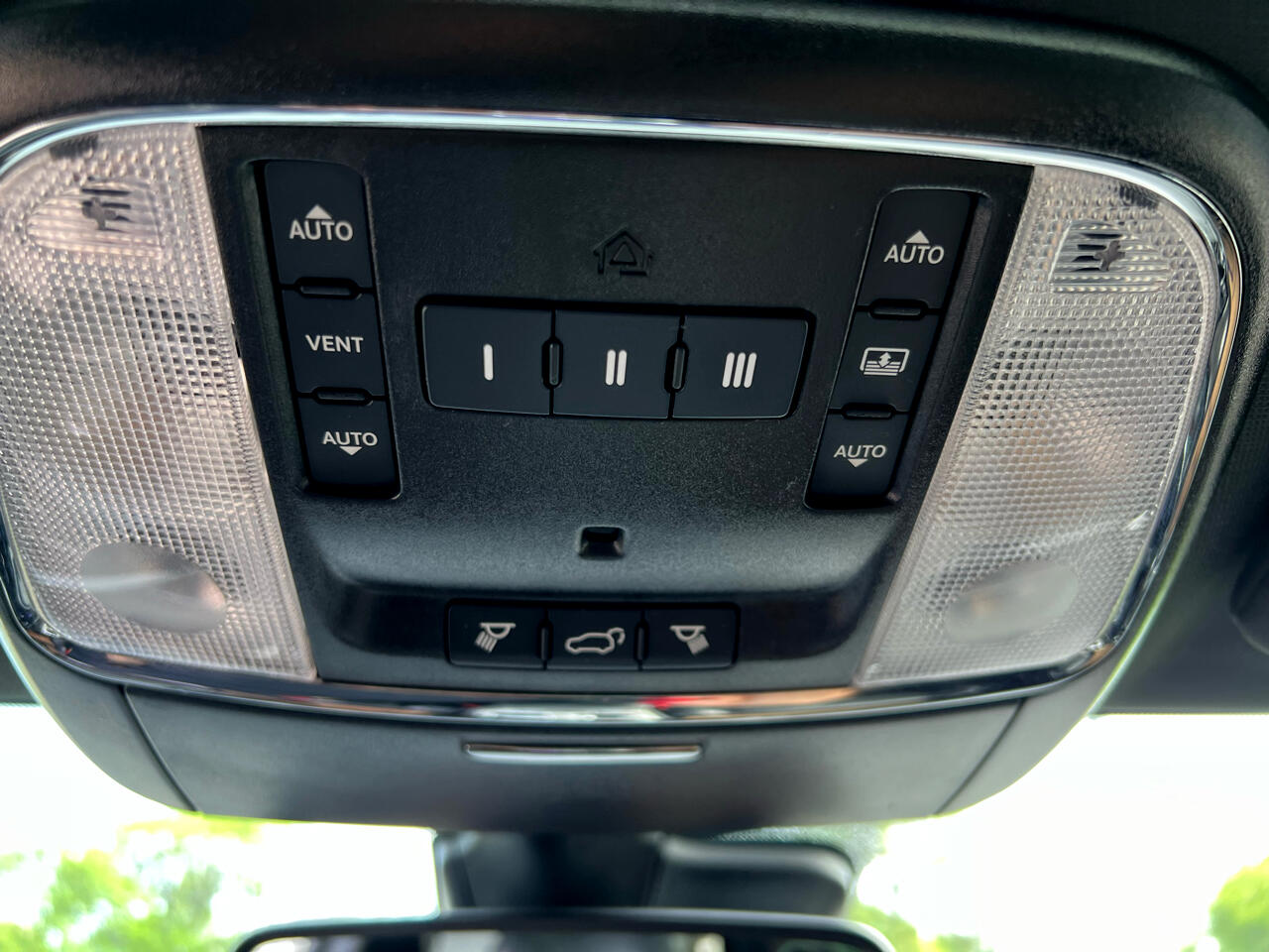 Vehicle image 34 of 42