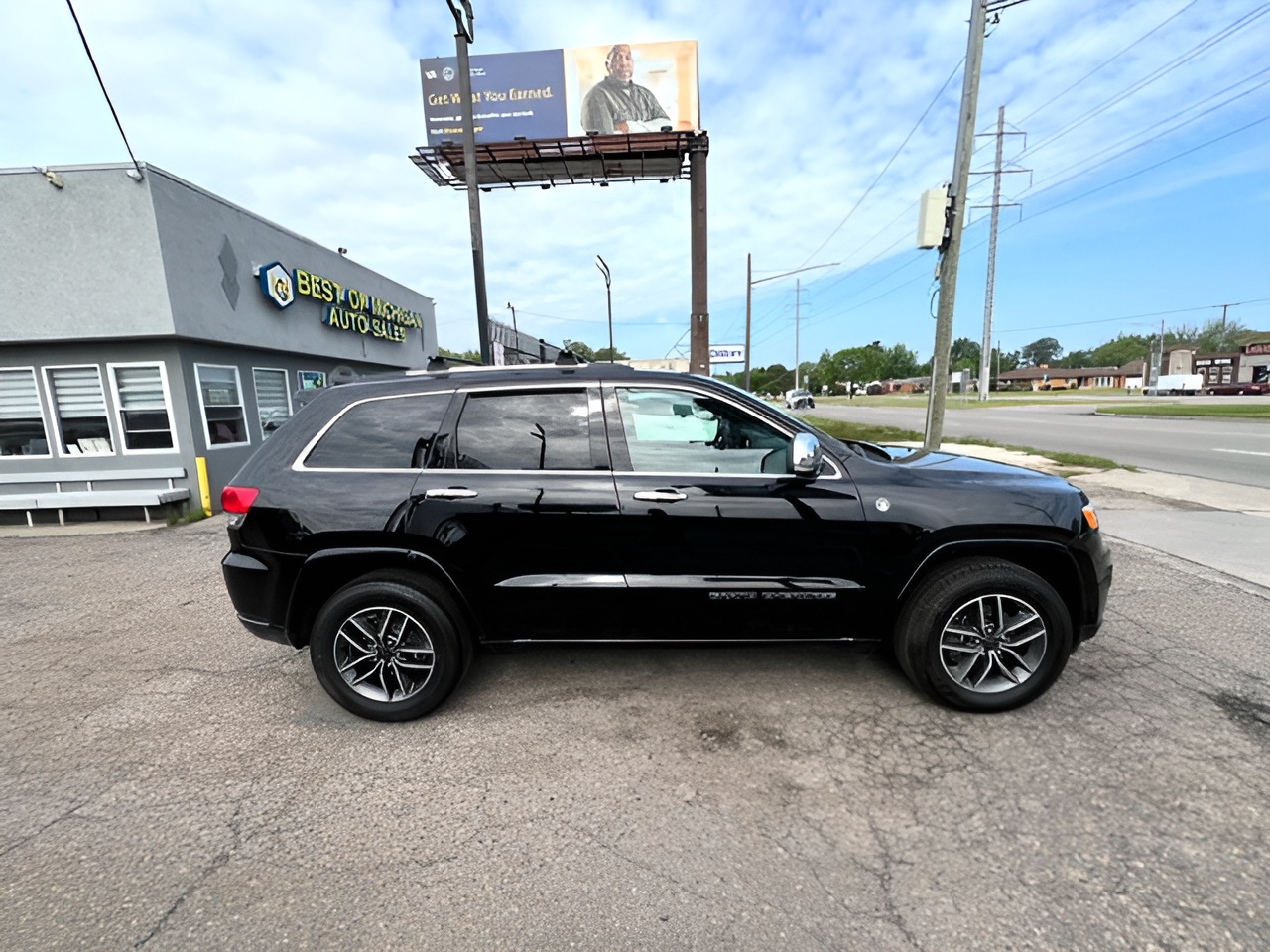 Vehicle image 39 of 42