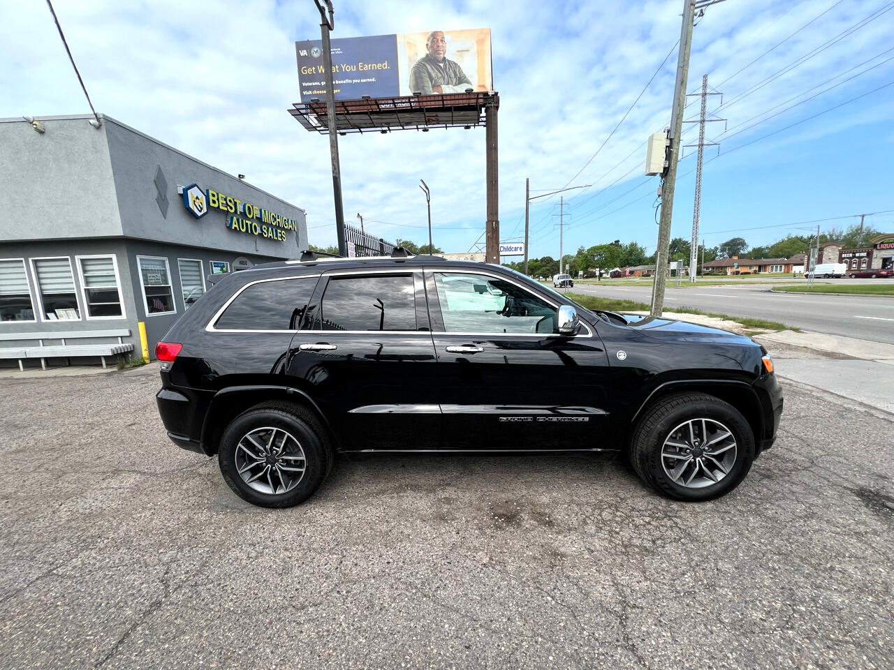 Vehicle image 5 of 42