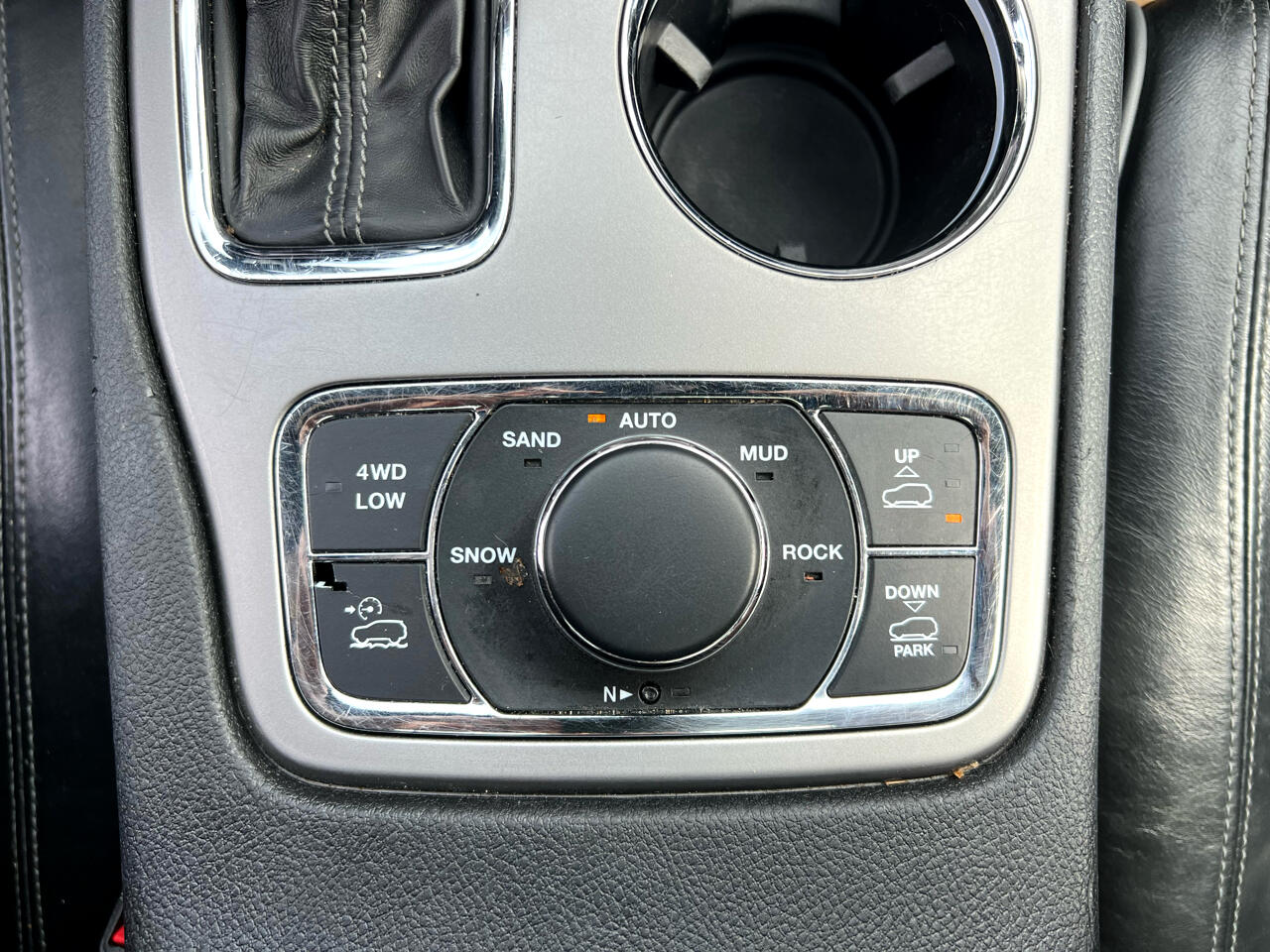 Vehicle image 28 of 42