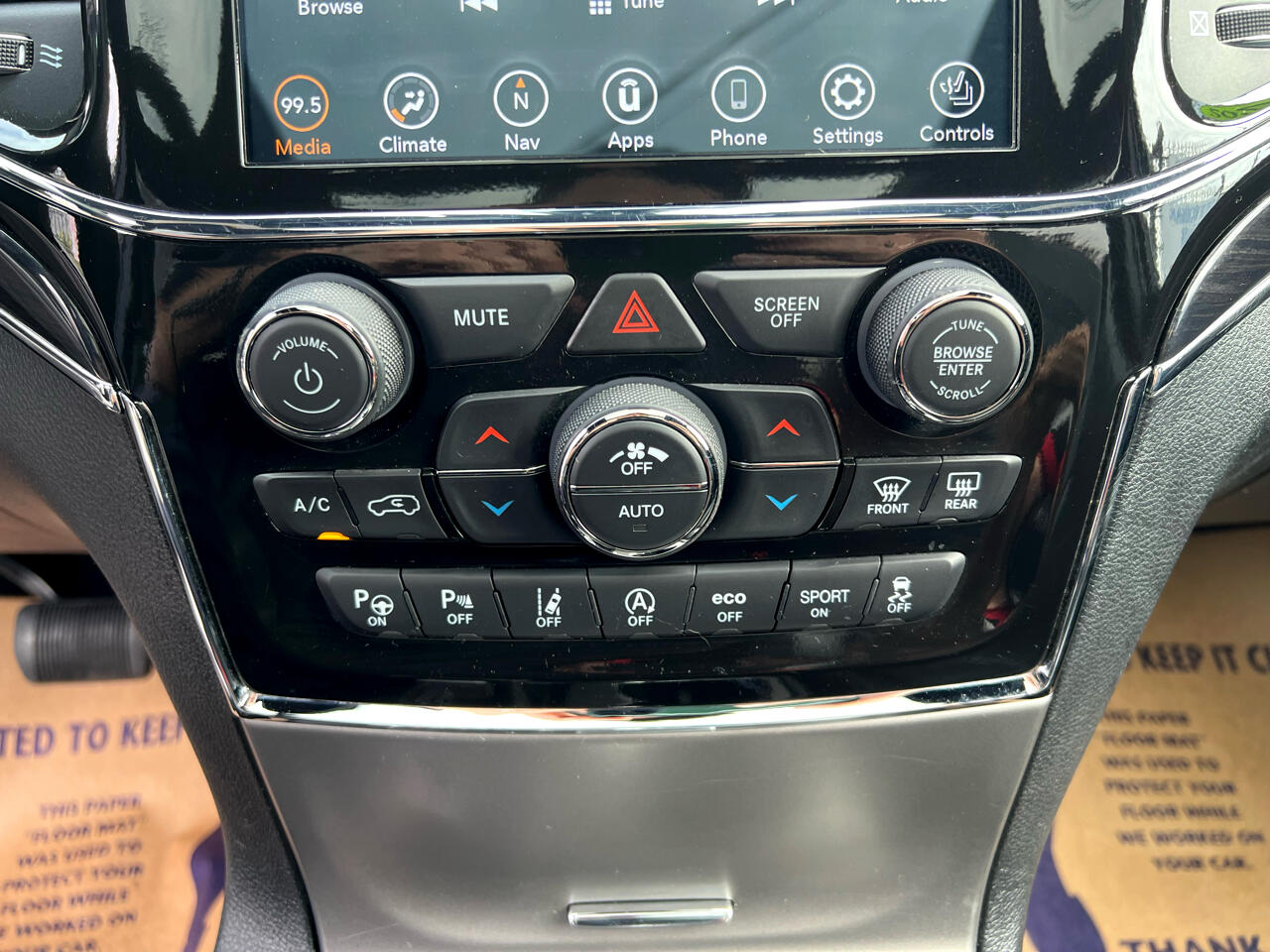Vehicle image 33 of 42