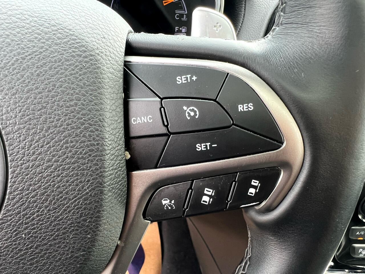 Vehicle image 23 of 42